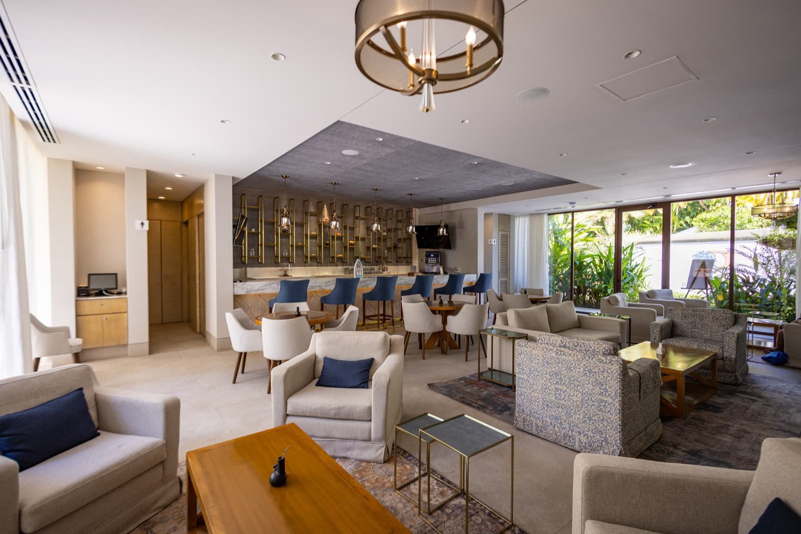 Lobby bar and lounge